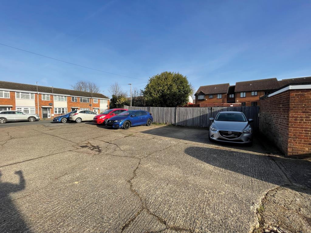 Lot: 119 - PARCEL OF LAND WITH PLANNING FOR FOUR GARAGES AND FIVE BOLLARD PARKING SPACES - Alternative view Parking and Planning for 4 garages in London Colney going to auction